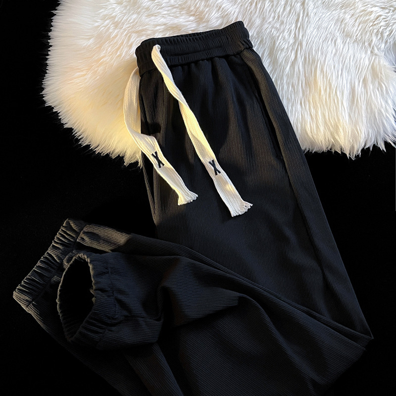Férfi ice silk nadrág nyárra, vékony, elasztikus derék, cropped hossz, laza szabás, mandzsettás