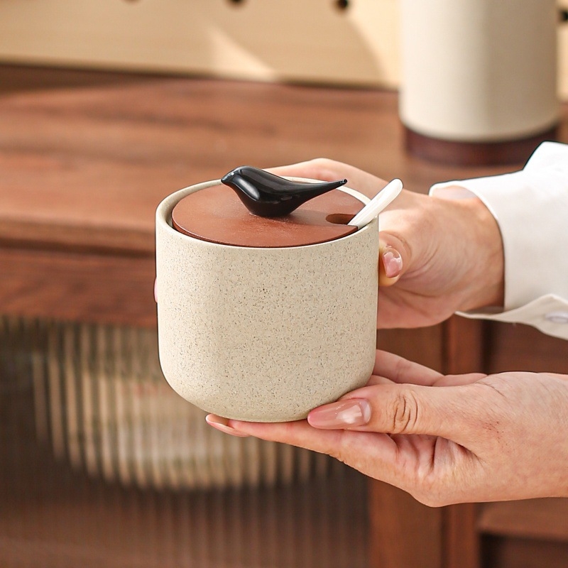 Retro keramički set za začine s posudicama za sojin umak, posudicama za so i MSG, japanski stil.