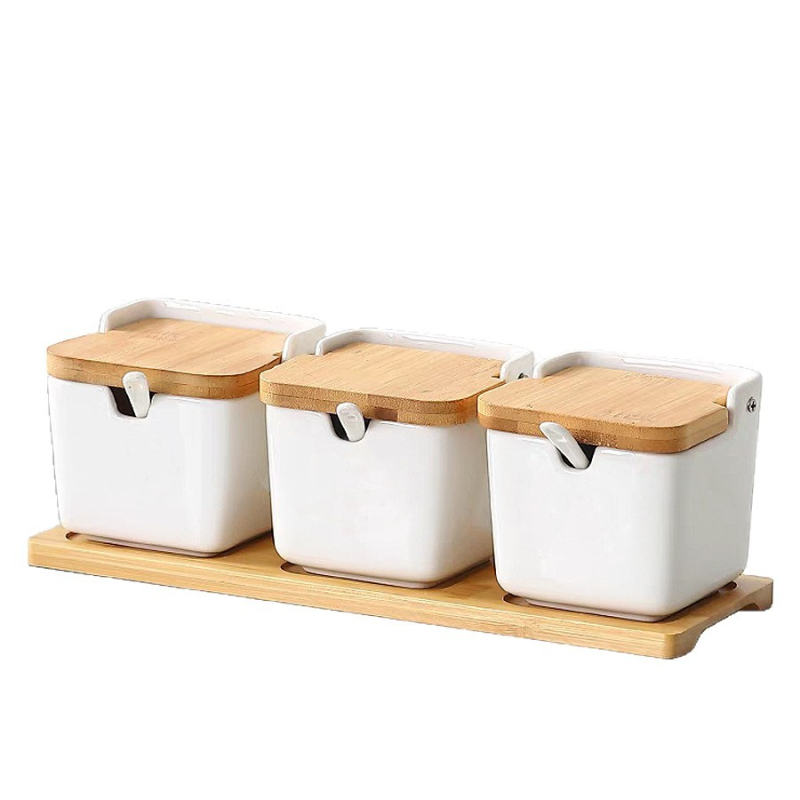 Set kvadratnih keramičkih posuda za začine s drvenim poklopcem – skandinavski minimalistički stil kuhinje