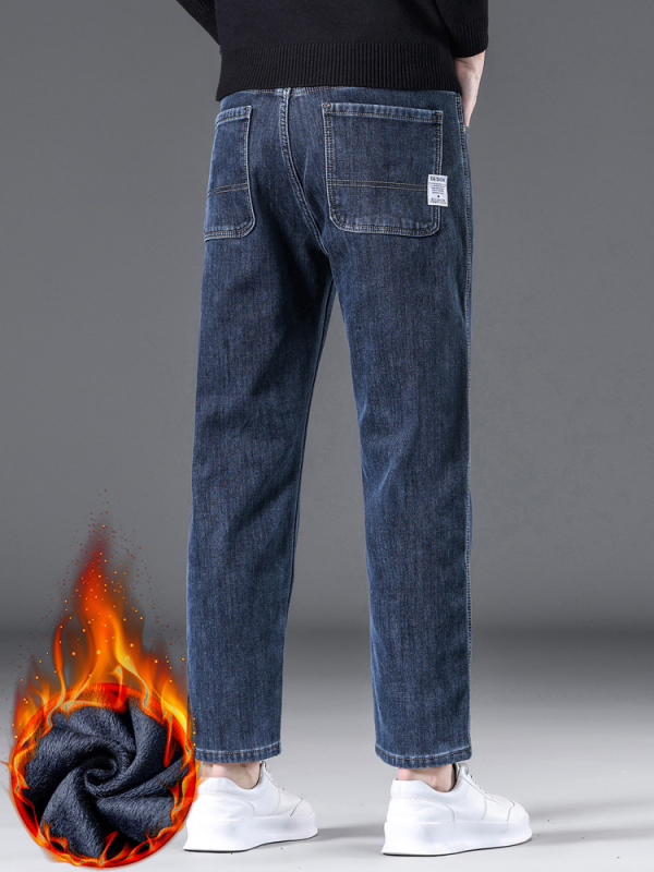 Fleece-vel bélelt vastag farmernadrág férfiaknak, lazán szabott egyenes szabású, kék-szürke, 9/10 hosszúságú, tél 2025