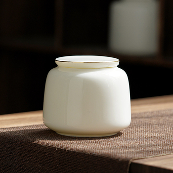 Mala bijela keramička posuda za čaj od bijelog porcelana, prijenosna i čvrstim zatvaranjem