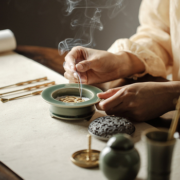 Mali keramički čajni spremnik Yue Kiln Longquan Celadon, prijenosni mini čajni spremnik sa zatvaračem, putna kutija, posuda za mirisni prah