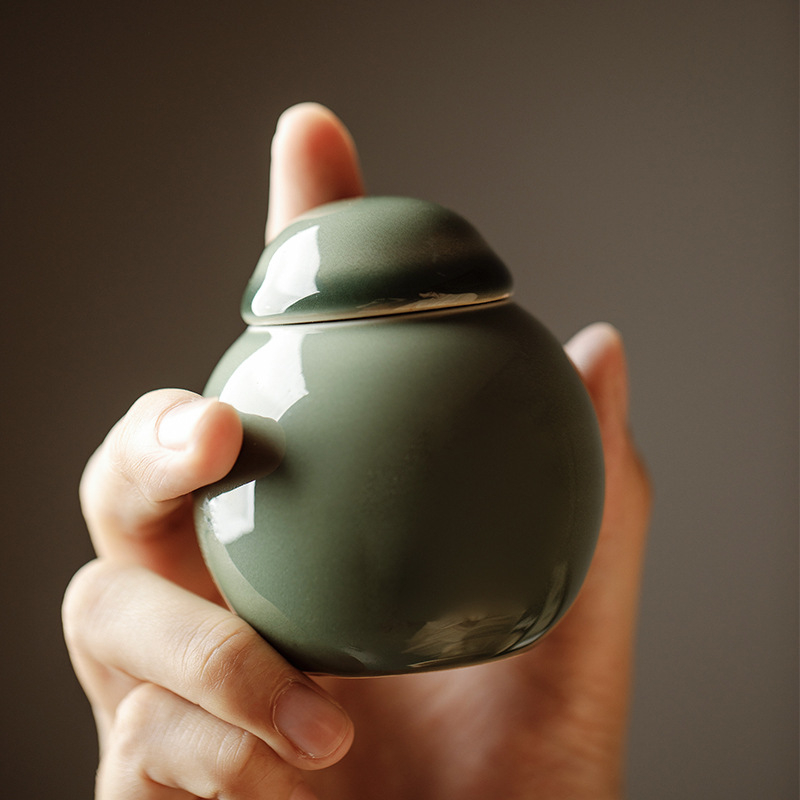Mali keramički čajni spremnik Yue Kiln Longquan Celadon, prijenosni mini čajni spremnik sa zatvaračem, putna kutija, posuda za mirisni prah