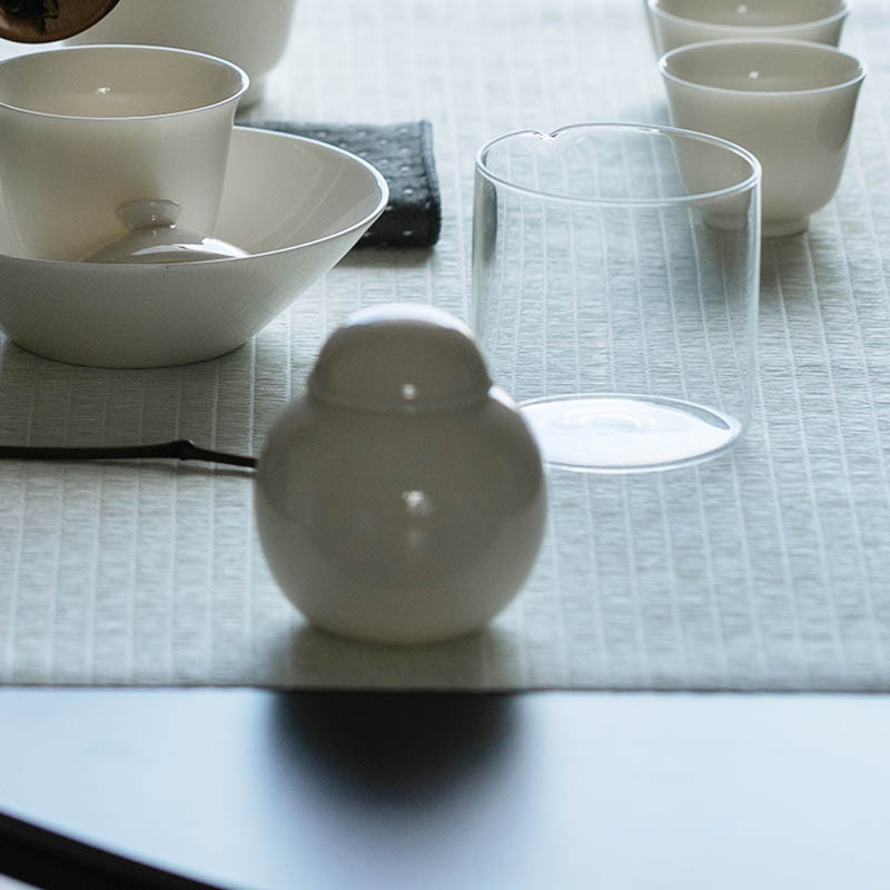 Mali keramički čajni spremnik Yue Kiln Longquan Celadon, prijenosni mini čajni spremnik sa zatvaračem, putna kutija, posuda za mirisni prah
