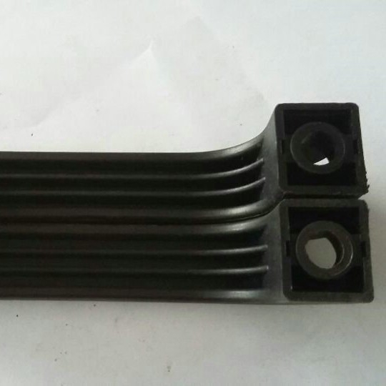 120 mm plastična ojačana ručka za vrata ormara i garderobe, push-pull, površinska montaža, u obliku luka, moderni minimalistički stil