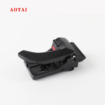 Unutarnja kvaka za Hyundai Tucson 2006-2013, kompatibilna s brojevima 82610-2E000 i 82620-2E000, materijal plastika i metal, crna.