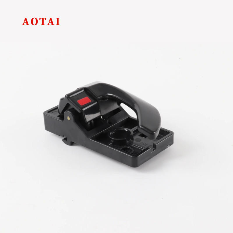 Unutarnja kvaka za Hyundai Tucson 2006-2013, kompatibilna s brojevima 82610-2E000 i 82620-2E000, materijal plastika i metal, crna.