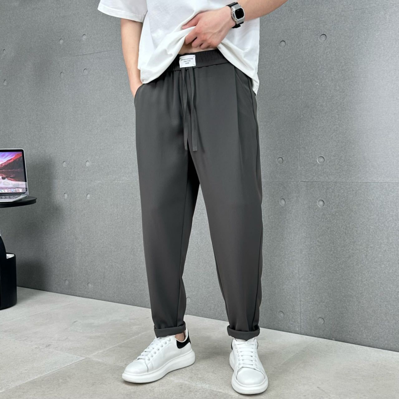 Muške hlače od Ice Silk, ljetni model 2025, ravni kroj, opušten fit, casual stil s korejskim utjecajem, vrhunski izgled