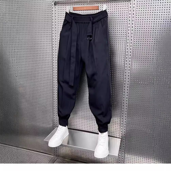Férfi cropped casual nadrág drapált részletekkel, tavasz–nyár 2024, szintetikus szálakból
