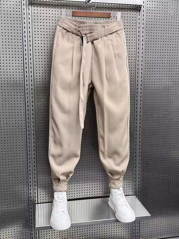 Férfi cropped casual nadrág drapált részletekkel, tavasz–nyár 2024, szintetikus szálakból
