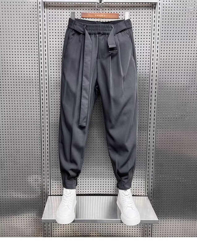 Férfi cropped casual nadrág drapált részletekkel, tavasz–nyár 2024, szintetikus szálakból