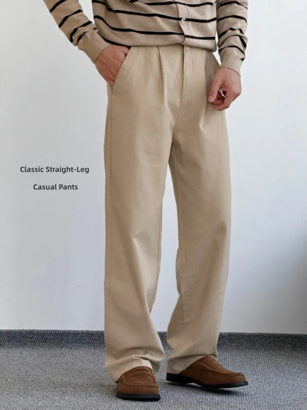 Őszi, magas minőségű minimalist stílusú férfi nadrág, laza szabású, egyenes szabás, lágy esésű anyag, könnyed luxus, mindennapi és üzleti viseletre