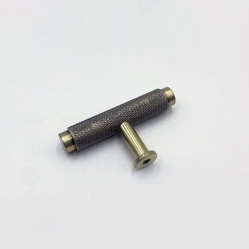 Vintage rebrasta ručica za ladicu, aluminijska legura, elektroforetski premaz u mat crnoj, antik brončani, antik zlato ili sjajno zlato; 28 mm s jednim otvorom; dimenzije 60/96/128/160 mm.