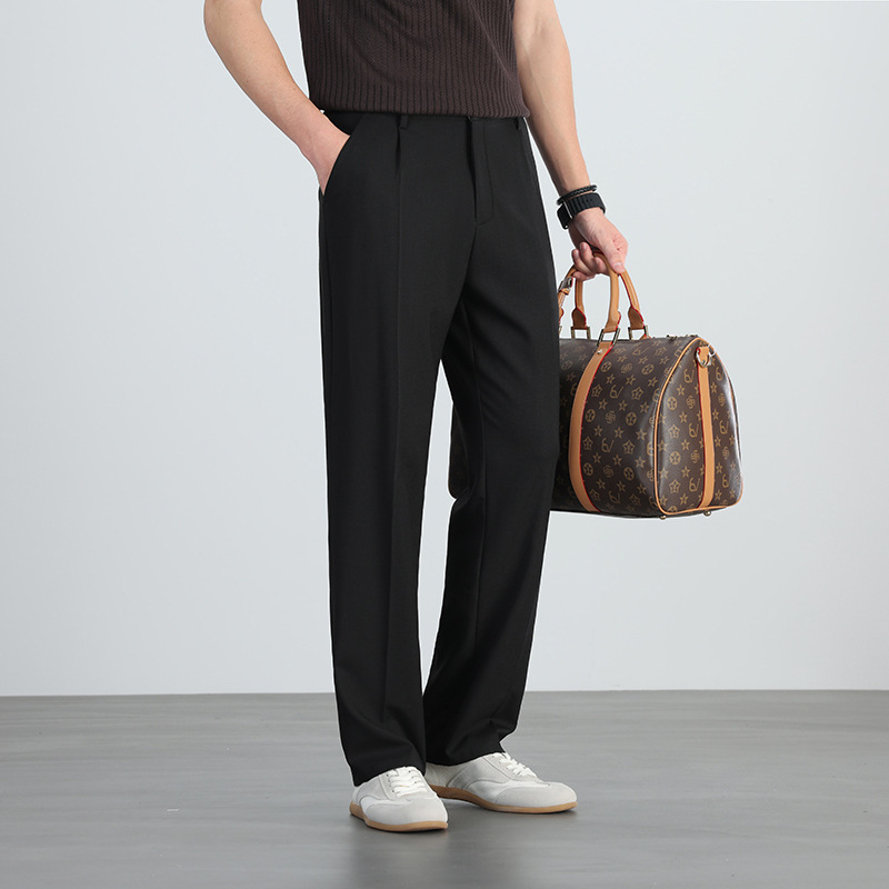 Férfiaknak szánt lazább casual nadrág Tencel és len keverékéből, twill textúrával és lágy eséssel