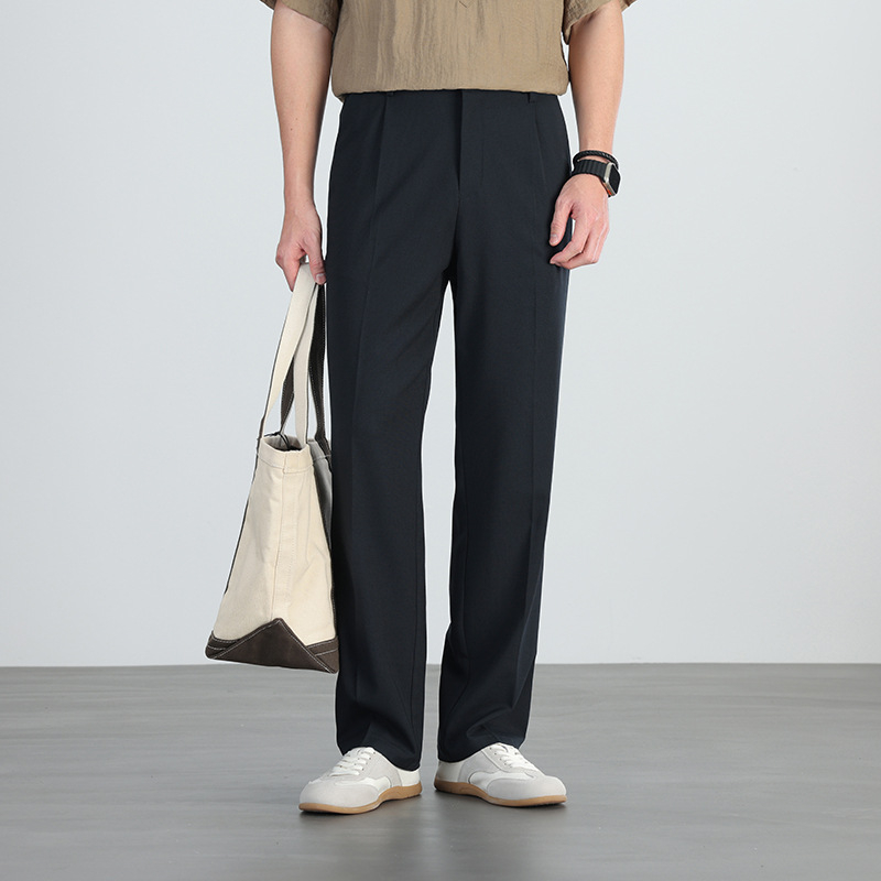 Férfiaknak szánt lazább casual nadrág Tencel és len keverékéből, twill textúrával és lágy eséssel