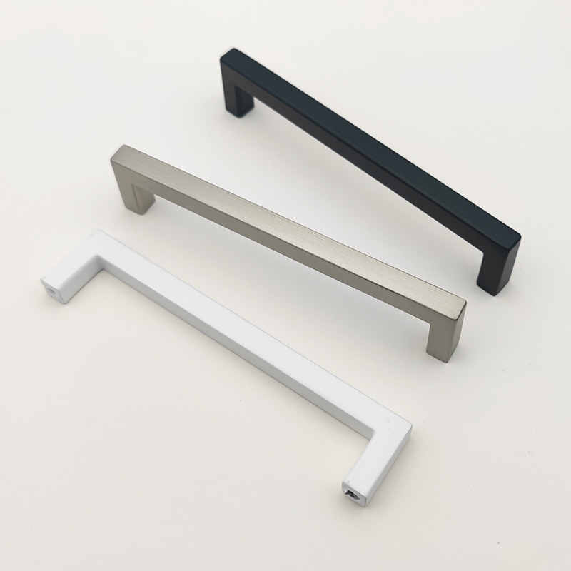 Aluminijska ručka za ladice i ormariće, od aluminijskog kvadratnog profila, mat crna, model 0015, moderan minimalistički stil