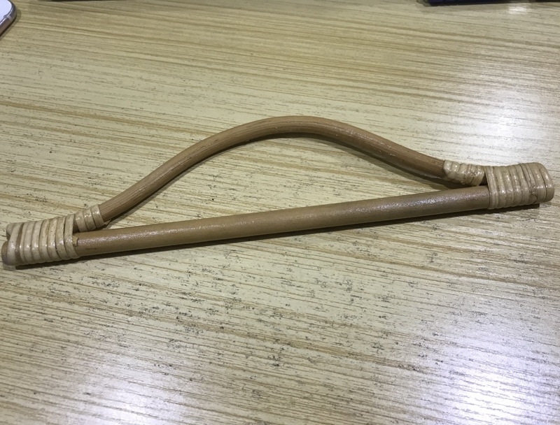 Retro torbica 27×7 cm s ručkom od ratana i prstenom od ratana