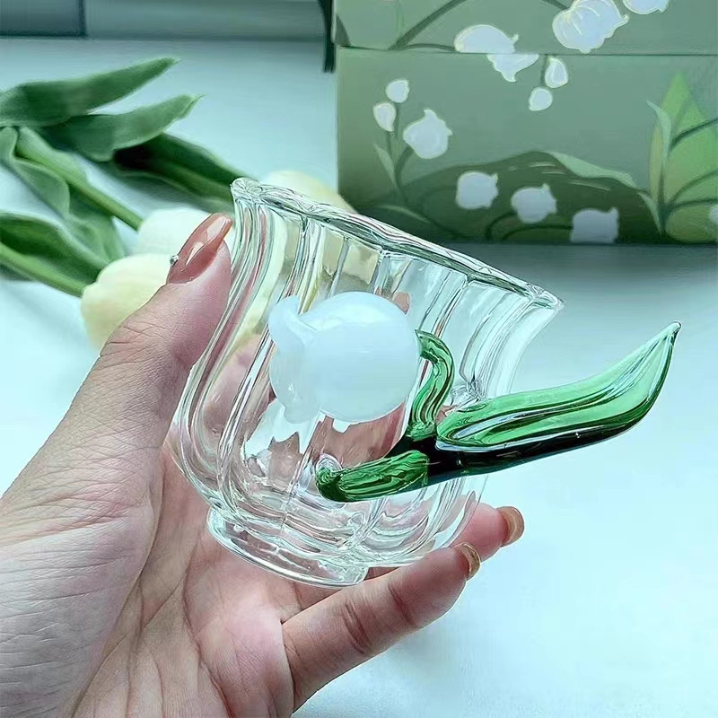 Lily of the Valley šalica za čaj, ručno izrađena staklena šalica s držačem