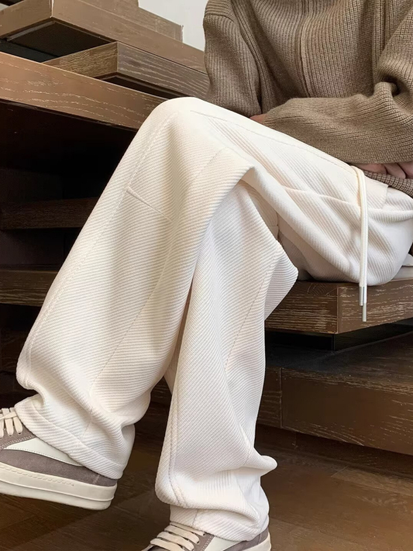 Férfi téli fleece-betétes nadrág, kávébarna színben, széles lábú, egyenes szárú, hétköznapi sportnadrág