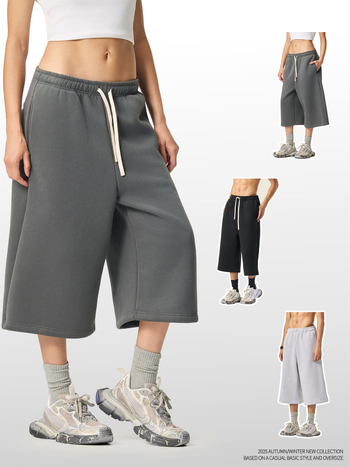 Férfiaknak lazán szabott cropped szélesszárú melegítőnadrág fleece béléssel, egyszínű, téli