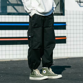 Muške hlače u japanskom stilu s funkcionalnim dizajnom, casual, širokih krojeva, s vezicom na gležnjevima, ulzzang hip-hop izgled, s više džepova.