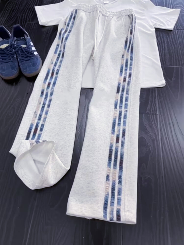 Őszi férfi nadrág, patchwork olajfestmény-stílusban és csíkokkal, széles szárú, egyenes szabású – casual sport nadrág