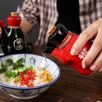 Japanski stil keramički set posuda za začine: bočice za čili ulje, sojin sos i ocat – mali format