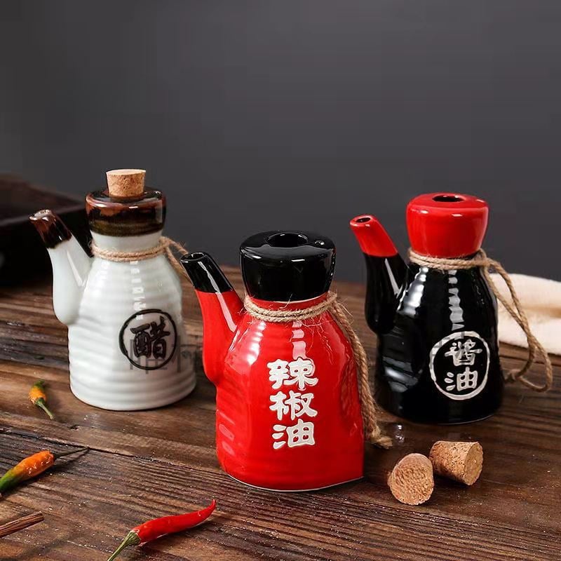 Japanski stil keramički set posuda za začine: bočice za čili ulje, sojin sos i ocat – mali format