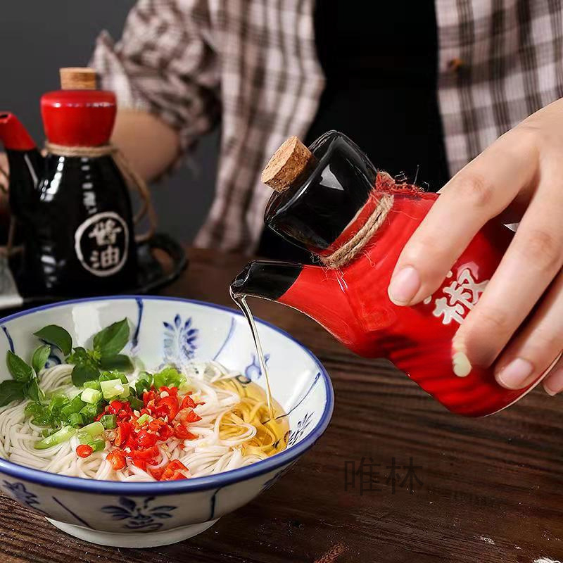 Japanski stil keramički set posuda za začine: bočice za čili ulje, sojin sos i ocat – mali format