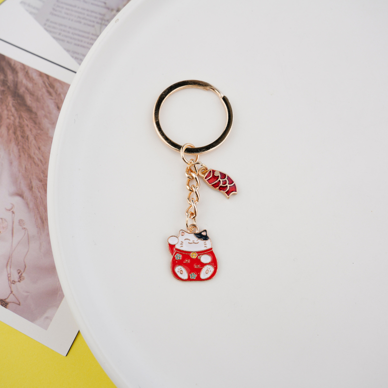 Ključevni lanac s koi ribom i Maneki-Neko mačkom – talisman sreće, ukrasni privjesak, suvenir