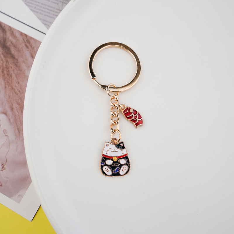 Ključevni lanac s koi ribom i Maneki-Neko mačkom – talisman sreće, ukrasni privjesak, suvenir