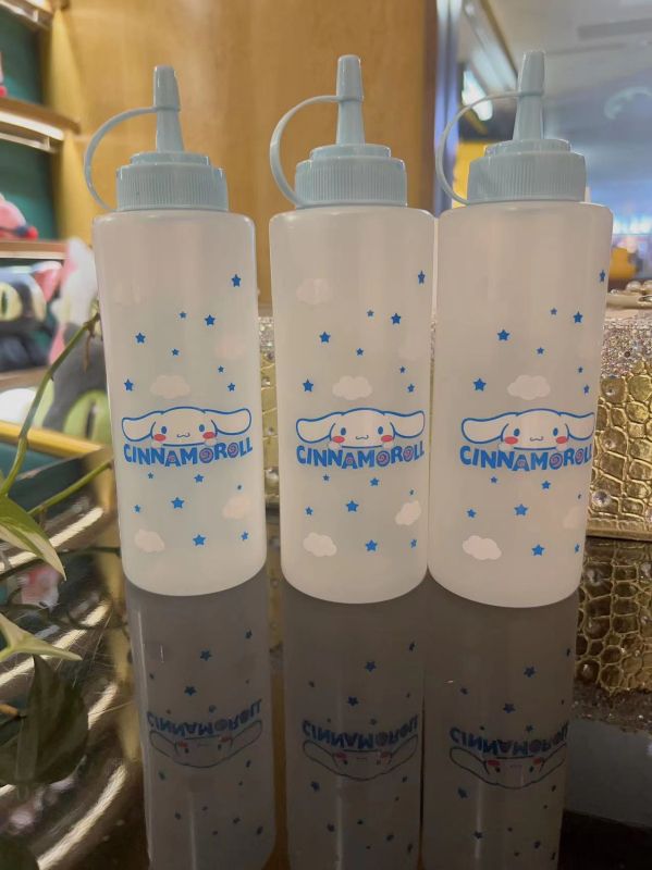Slatki crtani dizajn, trodijelni set posuda za kuhinju s plastičnim uskim izljevom; uključuje bocu za filtriranje ulja, bocu za umak od rajčice i bocu za začine za salatu.