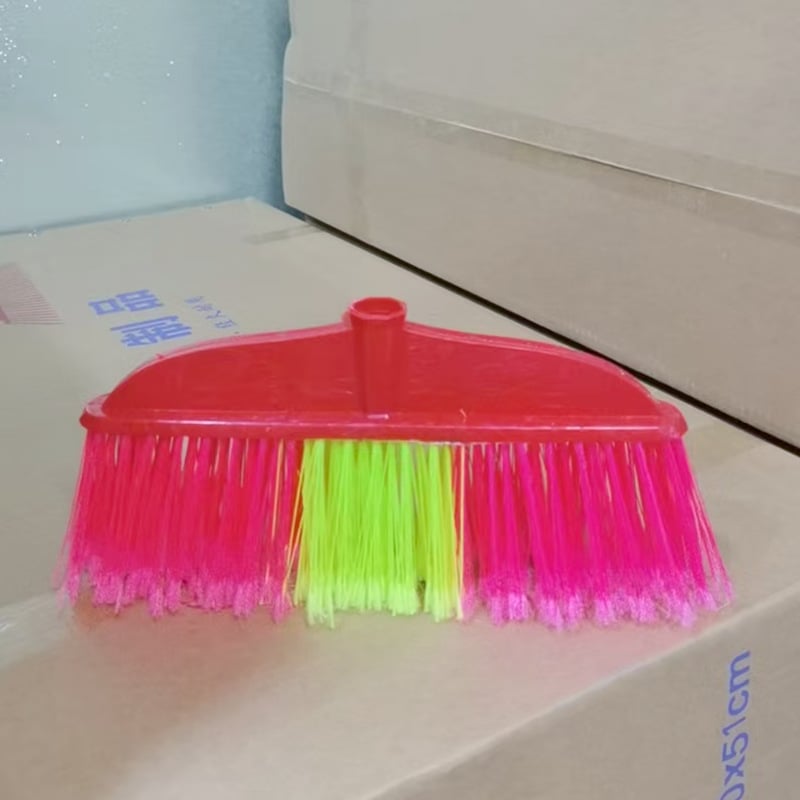 Metla s čvrstim plastičnim dlakama za suho i mokro čišćenje, kućna upotreba (kupaonica i kuhinja)