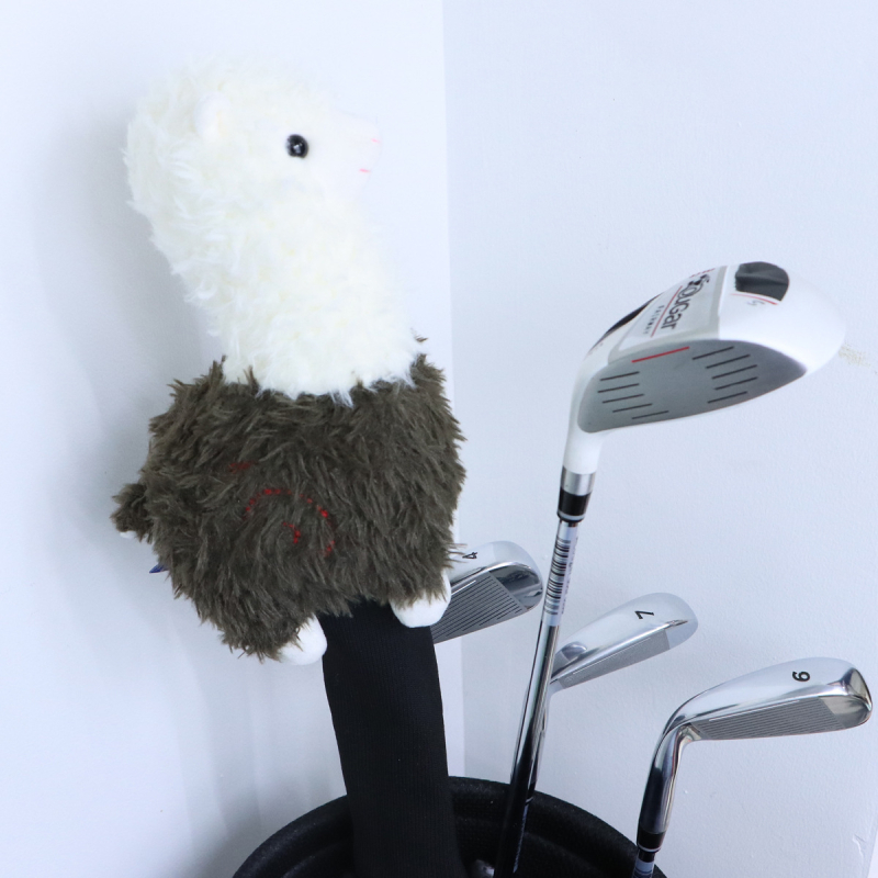 Állatmotívumos golffejvédő — alpakával és csirke lábával tervezve, kis méret, rajzfilm-stílus, plüss kötött anyag