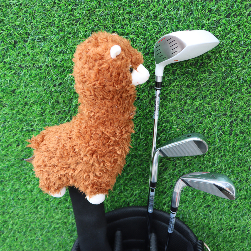 Állatmotívumos golffejvédő — alpakával és csirke lábával tervezve, kis méret, rajzfilm-stílus, plüss kötött anyag
