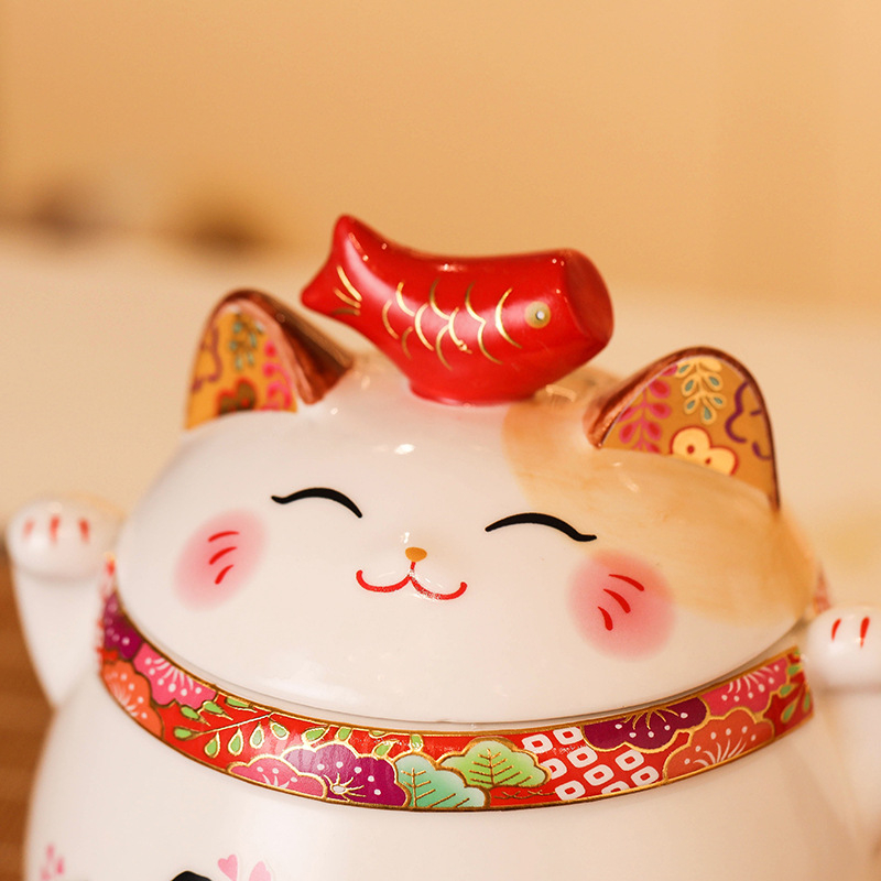 Keramički Maneki-Neko s zatvorenim posudom – stolna dekoracija