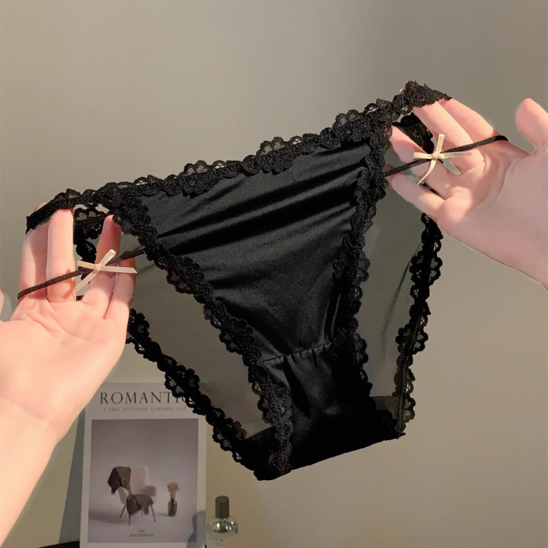 Satenske ženske gaćice s niskim strukom i tankim trakama, ice silk tkanina, ljetni lagani model, visok otvor, pamučna podstava