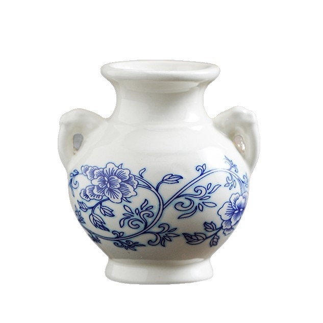 Mala vaza od plavog i bijelog porcelana za stolnu dekoraciju u retro kineskom stilu