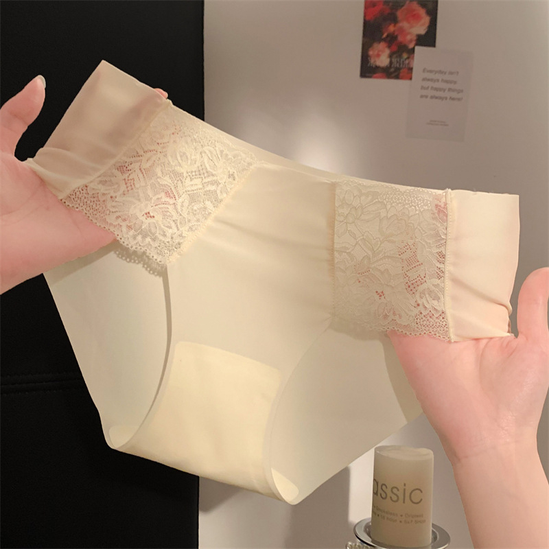 Bezšivne ženske gaćice od ice-silk, bikini kroj, tanke za sve sezone, model 2025