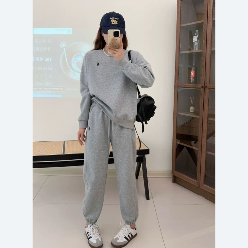 Ženski dvodijelni set: hoodie i hlače s izvezenim konjićem, plus veličina, opušten kroj, casual stil, fleece podstava, deblji.
