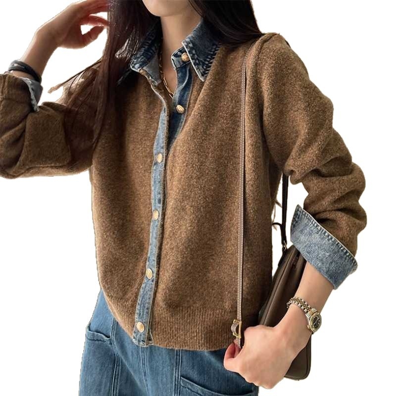 Női kötött kardigán denim panellel, karcsúsító hatás, lazán elegáns stílusban, őszi-téli 2025