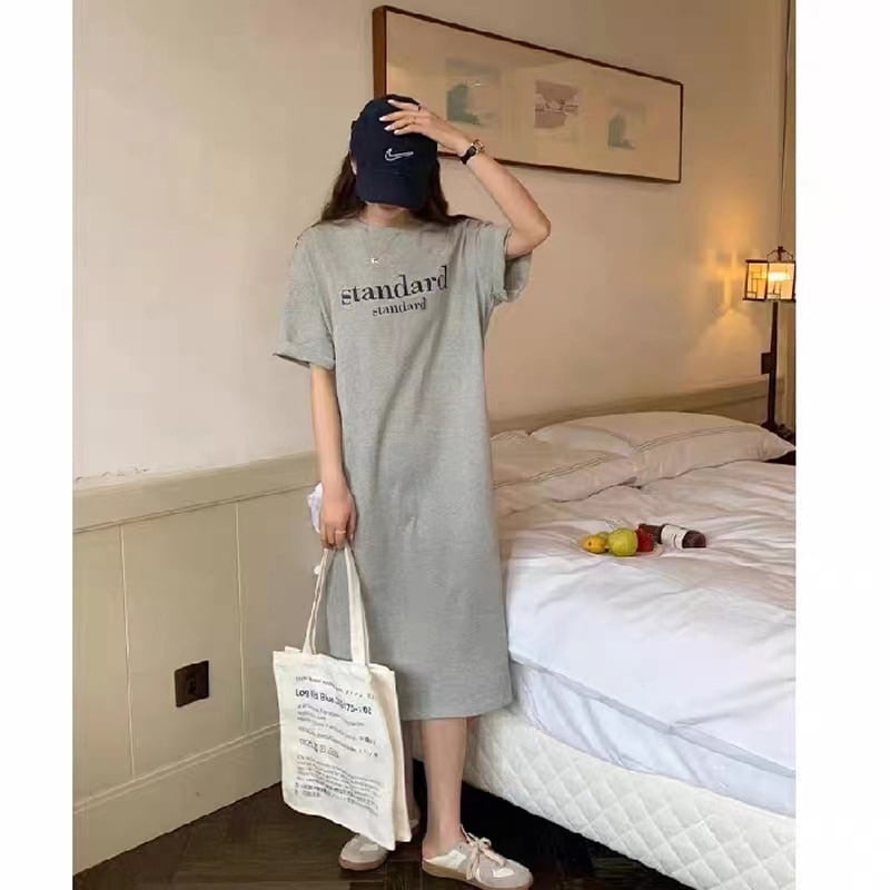 Плюс размер дамска лятна рокля с къс ръкав в стил T-shirt, до коляното с цепка, свободна кройка