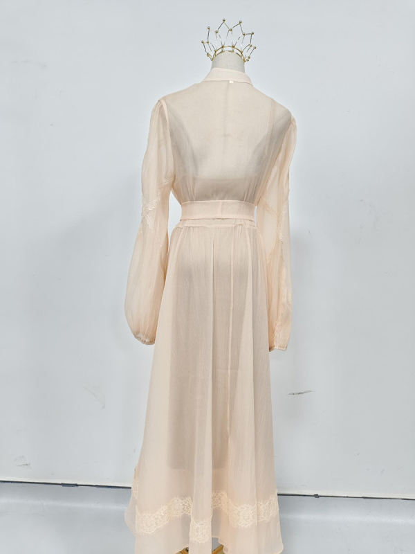 Francia stílusú vintage patchwork maxi ruha karcsúsított derék sziluettel, hosszú ujjú, tavasz 2026