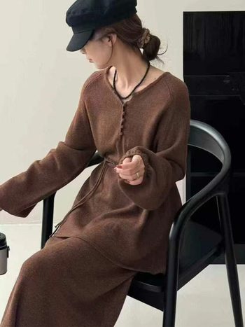 Ženski dvodijelni set: midi suknja i pleteni top s poluotvorenim ovratnikom i vezanjem, korejski stil, jesen-zima casual