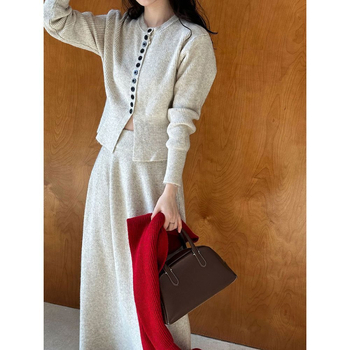 Ženski pleteni set za proljeće i jesen, korejski stil, opušteni dnevni outfit, pulover i mini suknja, dvodijelni set