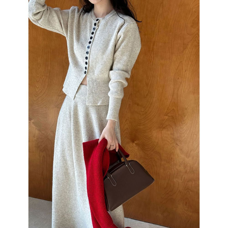 Ženski pleteni set za proljeće i jesen, korejski stil, opušteni dnevni outfit, pulover i mini suknja, dvodijelni set