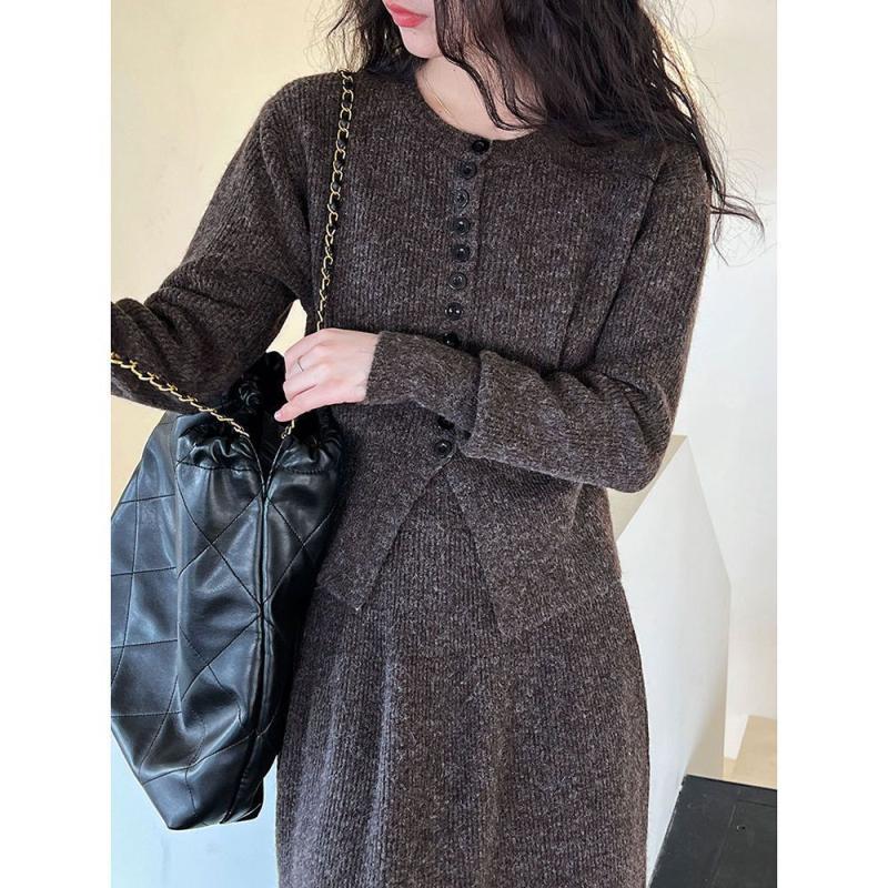 Ženski pleteni set za proljeće i jesen, korejski stil, opušteni dnevni outfit, pulover i mini suknja, dvodijelni set