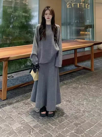 Ženski dvodjelni komplet za jesen i zimu: pleteni džemper i suknja, ljubičaste boje, elegantan stil