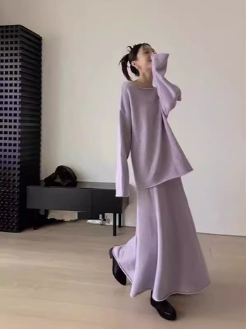 Ženski dvodjelni komplet za jesen i zimu: pleteni džemper i suknja, ljubičaste boje, elegantan stil
