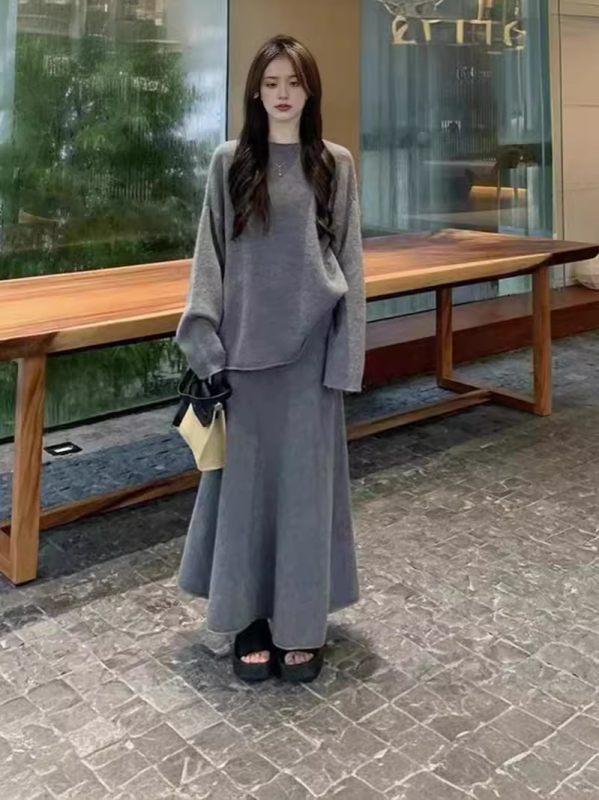 Ženski dvodjelni komplet za jesen i zimu: pleteni džemper i suknja, ljubičaste boje, elegantan stil